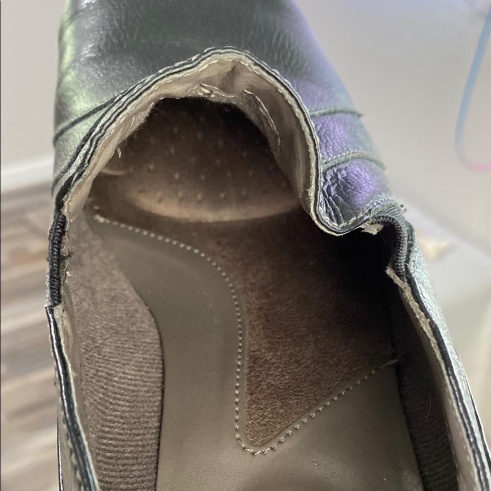 Classic Black Leather Flats Timeless Slip-On Design - Picture 11 of 11